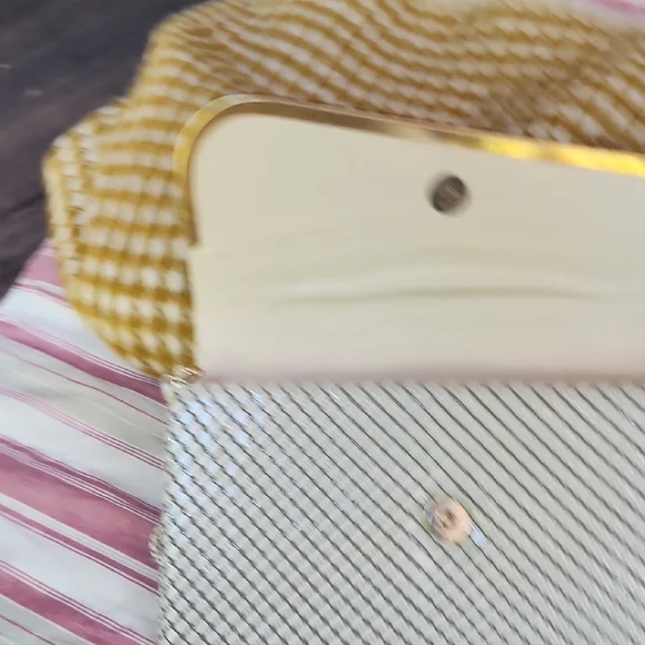 Metal Mesh Cream Clutch Purse handbag with gloves Vintage - Picture 4 of 7